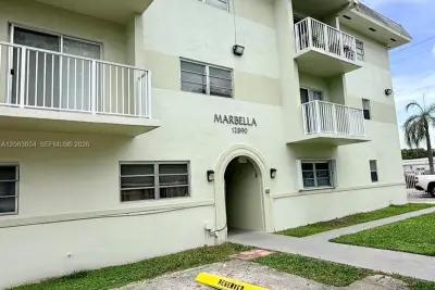 12890 NE 8th Ave #304, North Miami: photo 1 of 8