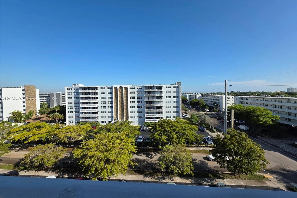 319 NE 14th Ave #702, Hallandale Beach: photo 1 of 31