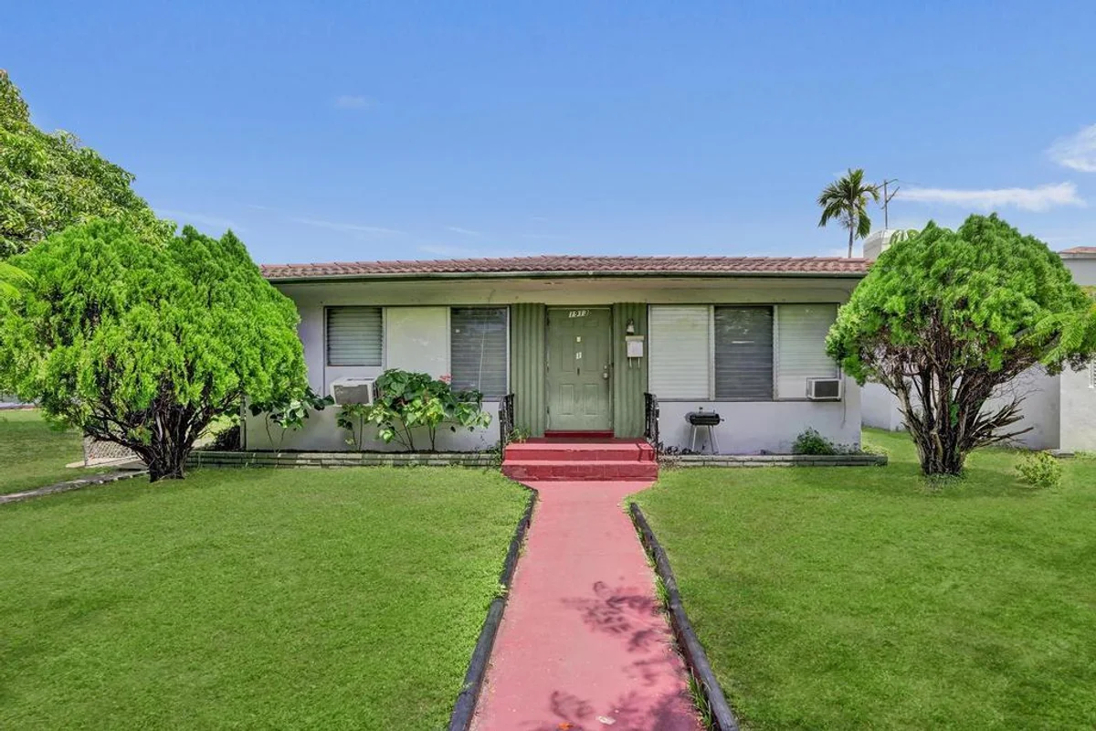 1913 Taylor St, Hollywood: photo 1 of 46