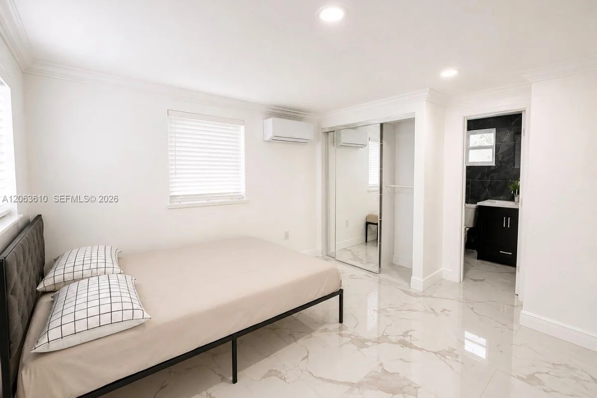 6049 SW 39th St, Miramar: photo 1 of 16