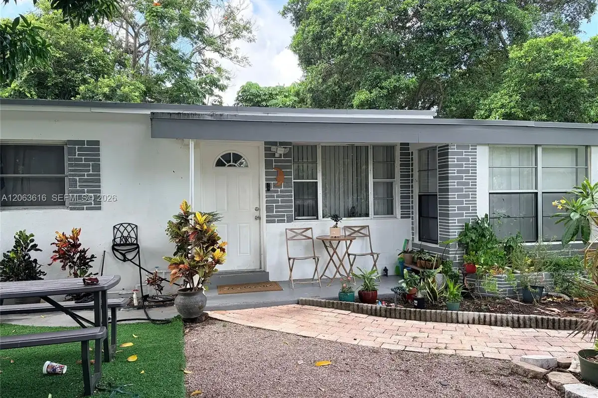 1448 NE 27th St, Pompano Beach: photo 1 of 5