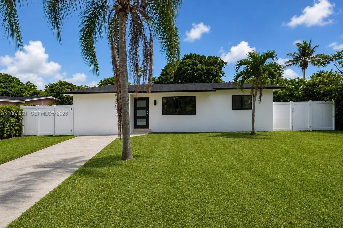 1141 NE 166th St, North Miami Beach: photo 1 of 11