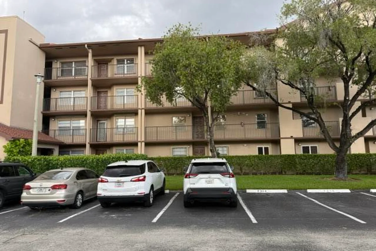13455 SW 16th Ct #212F, Pembroke Pines: photo 1 of 11