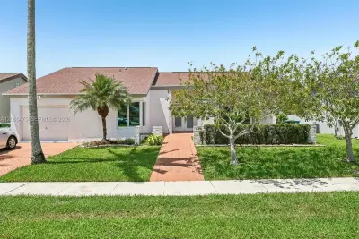 16791 Royal Poinciana Dr, Weston: photo 1 of 48