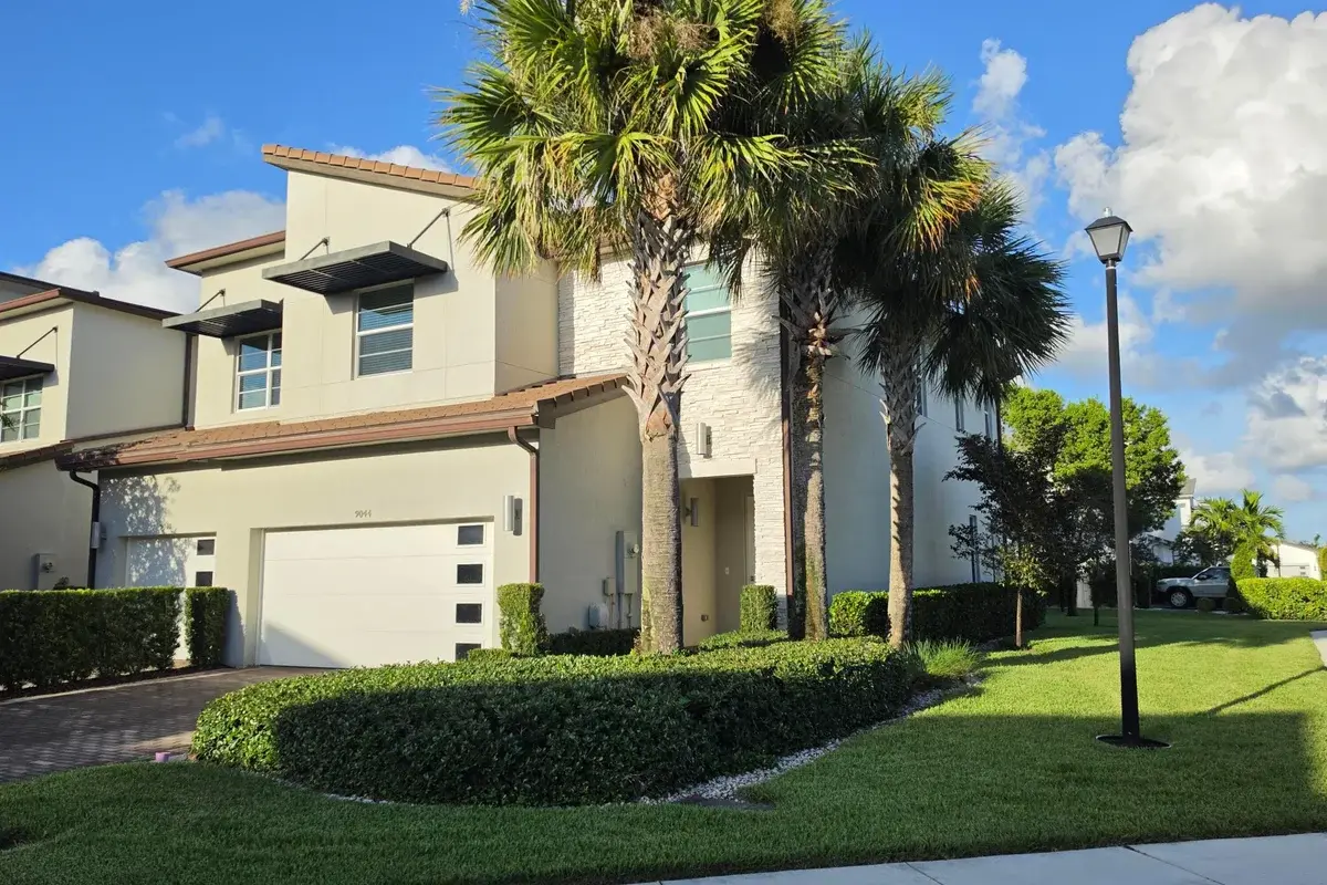 9044 Kingsmoor Way, Wellington: photo 1 of 14