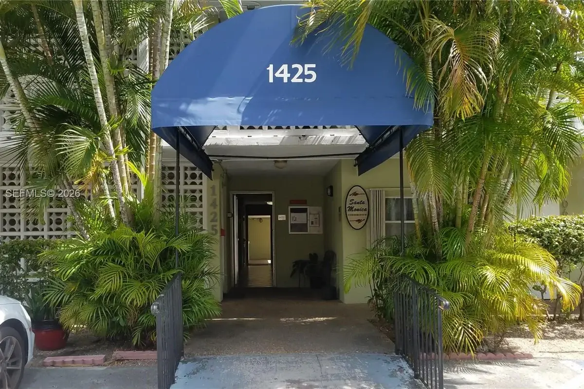 1425 Arthur St #216B, Hollywood: photo 1 of 37