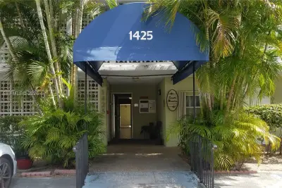 1425 Arthur St #216B, Hollywood: photo 1 of 37
