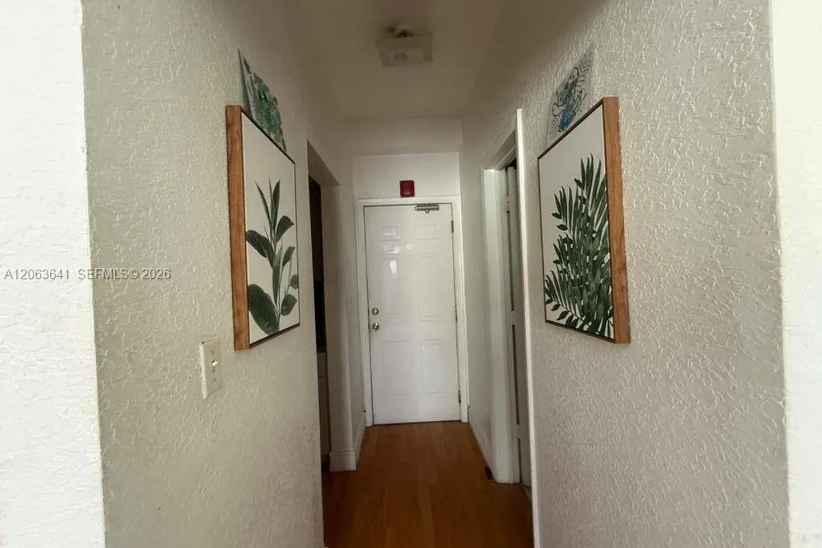 820 Euclid Ave #206, Miami Beach: photo 1 of 10