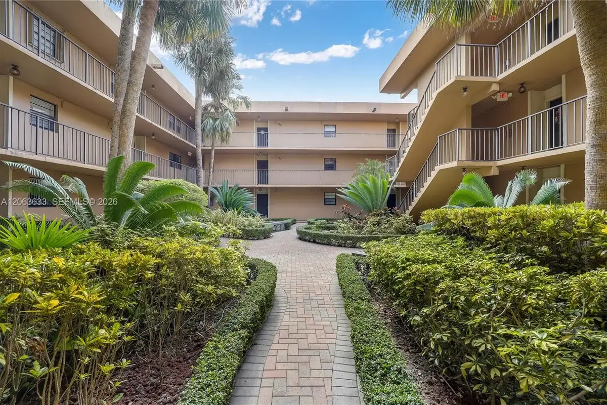10425 SW 112th Ave #103, Miami: photo 1 of 36
