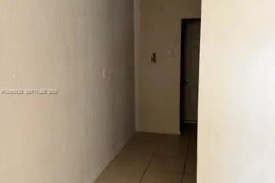 429 NW 14th Ave #1, Fort Lauderdale: photo 1 of 8