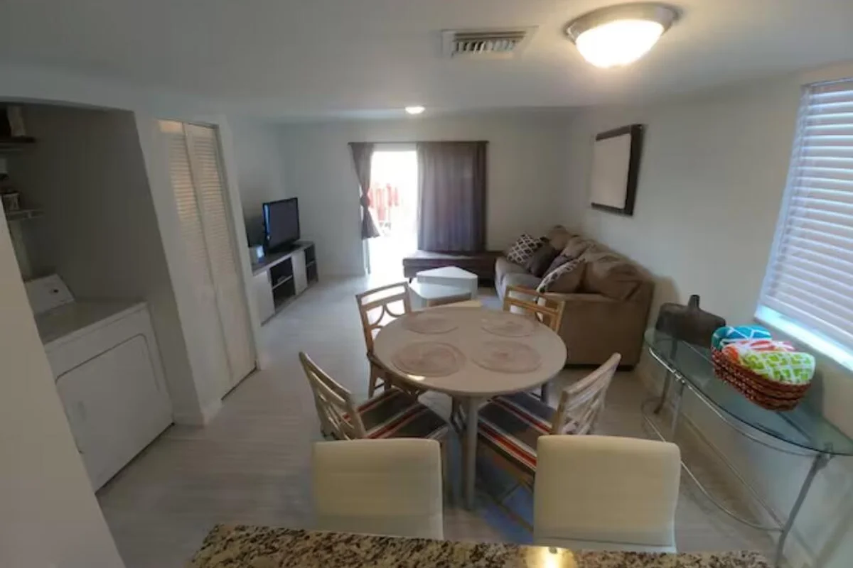 2261 NE 171st St #4, North Miami Beach: photo 1 of 17