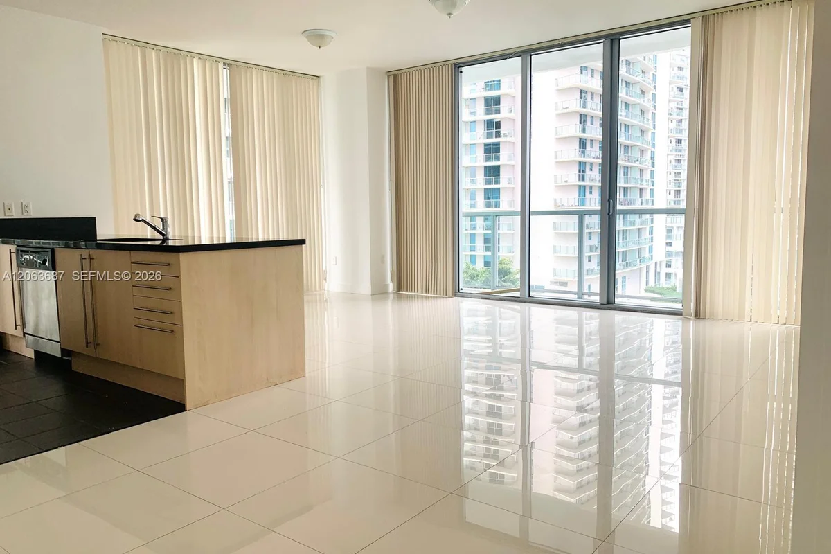 79 SW 12 St #1707, Miami: photo 1 of 12