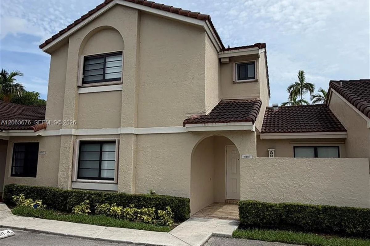6445 NW 171st St, Hialeah: photo 1 of 30