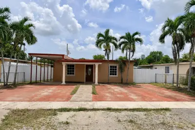 142 E 45th St, Hialeah: photo 1 of 10