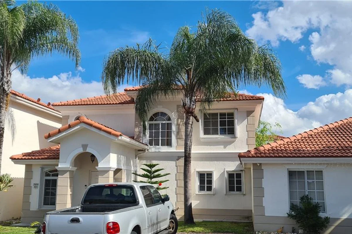 7301 NW 173rd Dr NW #101, Hialeah: photo 1 of 8