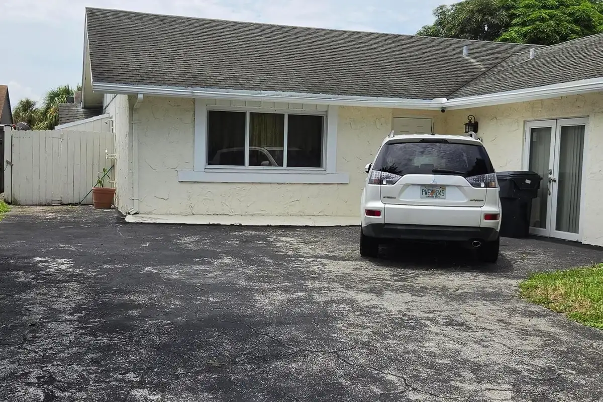 7520 SW 6th Ct SW, North Lauderdale: photo 1 of 3