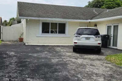 7520 SW 6th Ct SW, North Lauderdale: photo 1 of 3