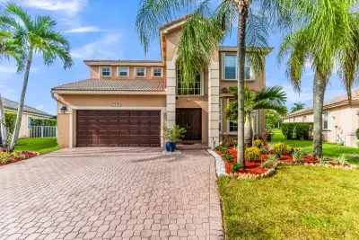 14315 NW 16th Ct, Pembroke Pines: photo 1 of 35