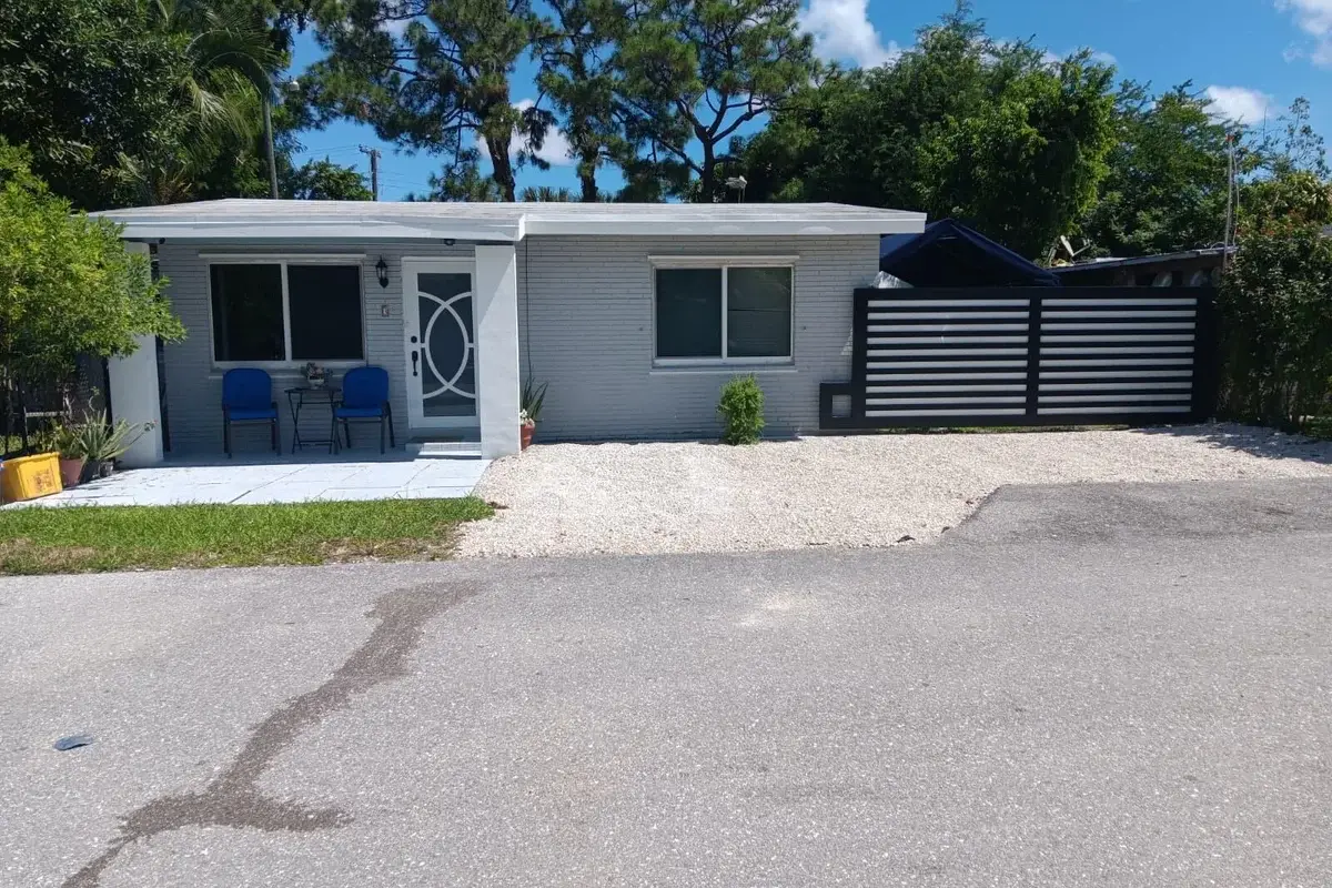 3 Kidd St, Lake Worth: photo 1 of 20