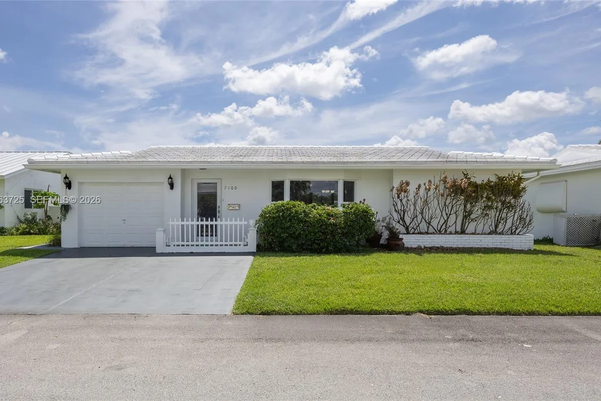 7100 NW 66th Ter, Tamarac: photo 1 of 28