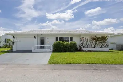 7100 NW 66th Ter, Tamarac: photo 1 of 28