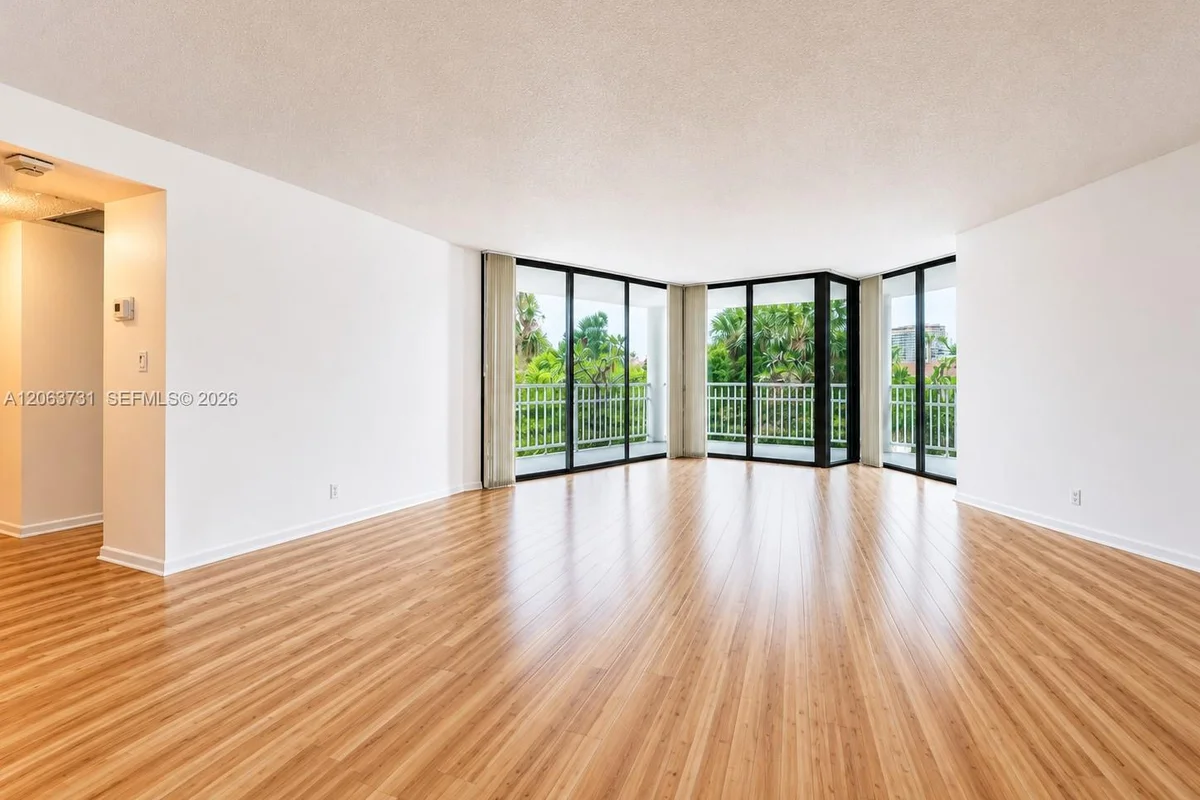 4000 Towerside Ter #301, Miami: photo 1 of 16