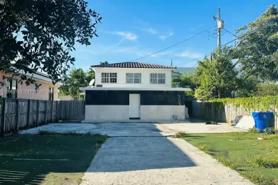 2215 NW 33rd St, Miami: photo 1 of 18