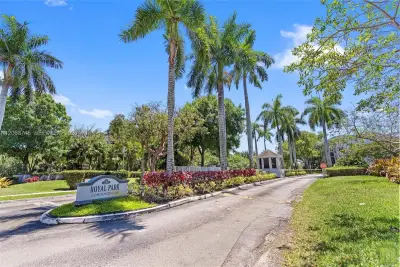 111 Royal Park Dr #1F, Oakland Park: photo 1 of 46