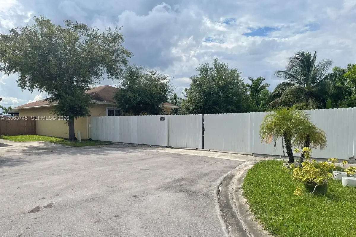 20764 NW 31st Ave, Miami Gardens: photo 1 of 17