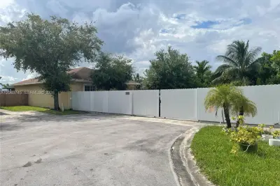20764 NW 31st Ave, Miami Gardens: photo 1 of 17