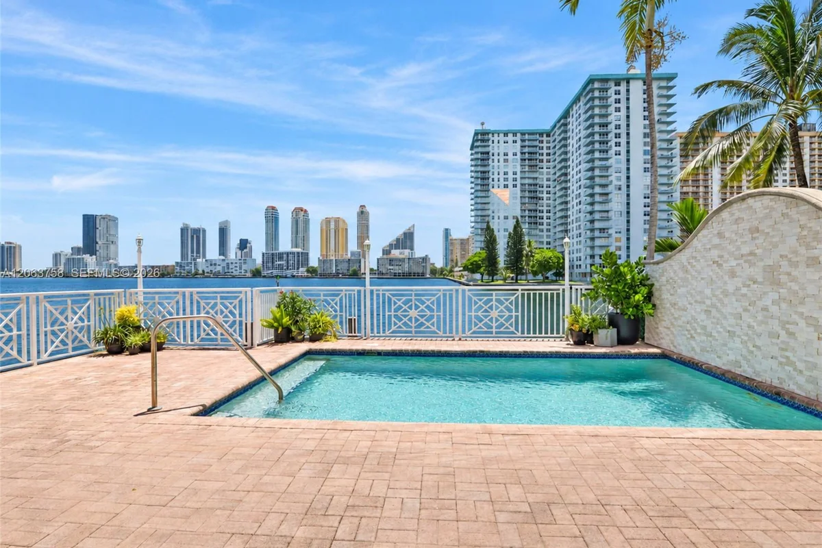 3972 NE 171st St, North Miami Beach: photo 1 of 18