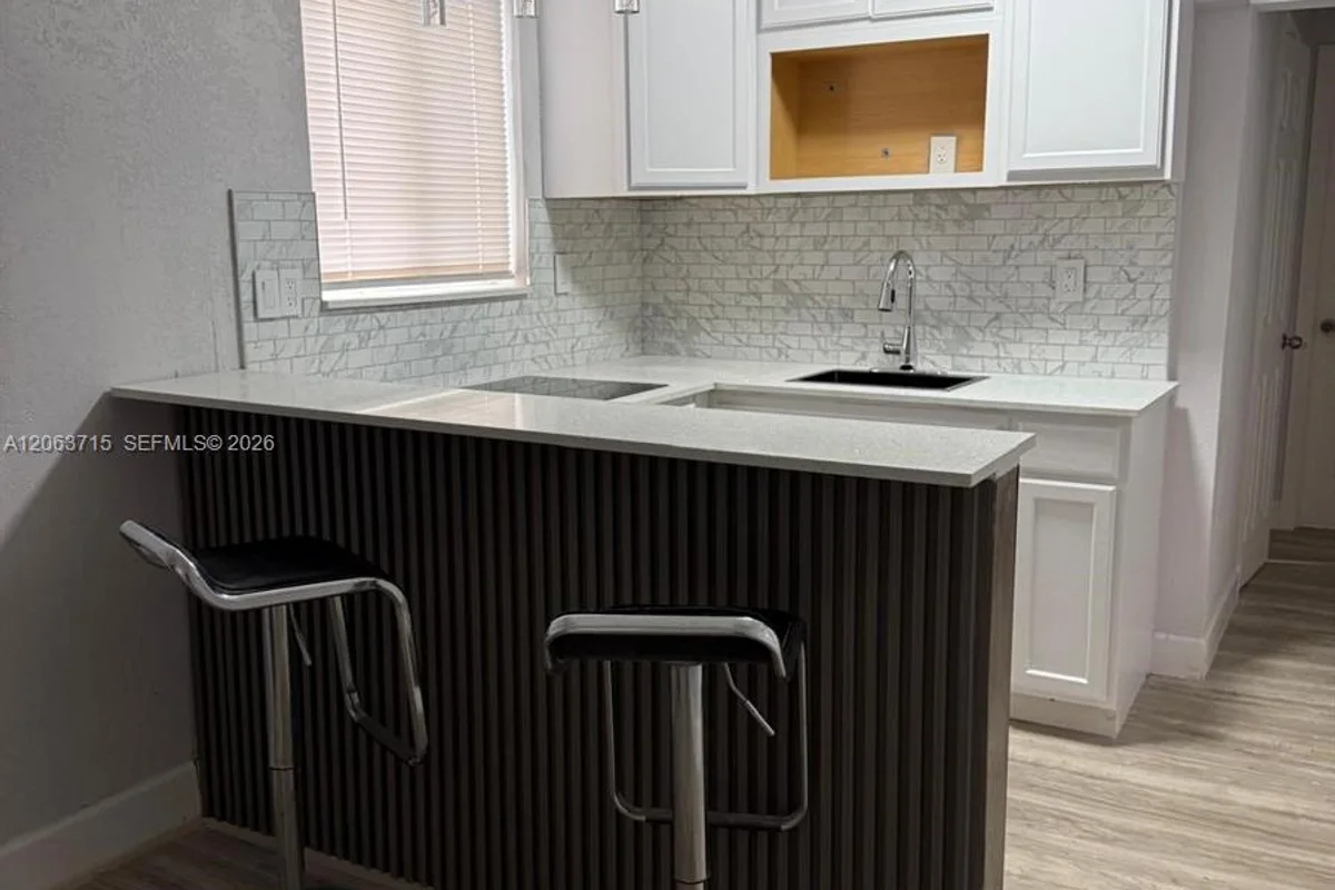 4000 NW 195th St #1, Miami Gardens: photo 1 of 13