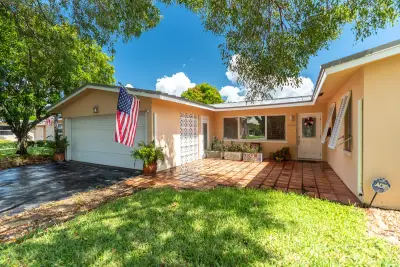 1601 NE 48th Ct, Oakland Park: photo 1 of 45