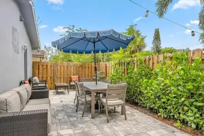 1208 NE 5th Ave #1, Fort Lauderdale: photo 1 of 29