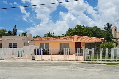 3062 SW 14th St, Miami: photo 1 of 28