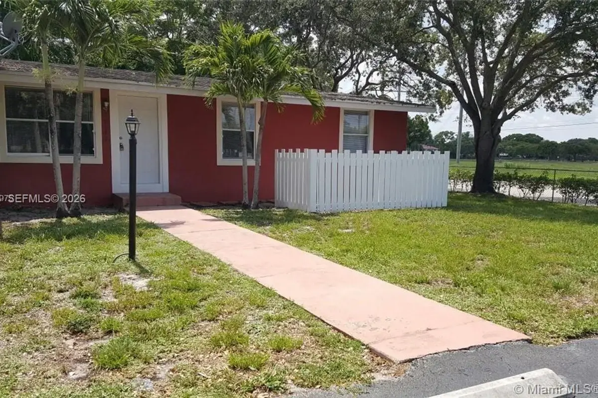 7142 Southgate Blvd, Tamarac: photo 1 of 15