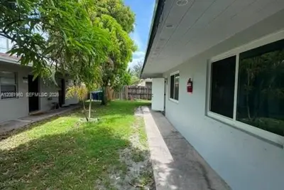 5401 NW 22nd St #2, Lauderhill: photo 1 of 12