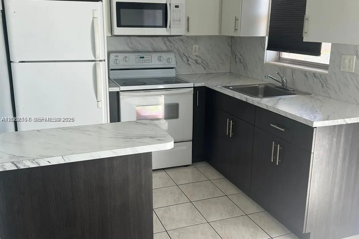 7505 SW 82nd St #314, Miami: photo 1 of 9