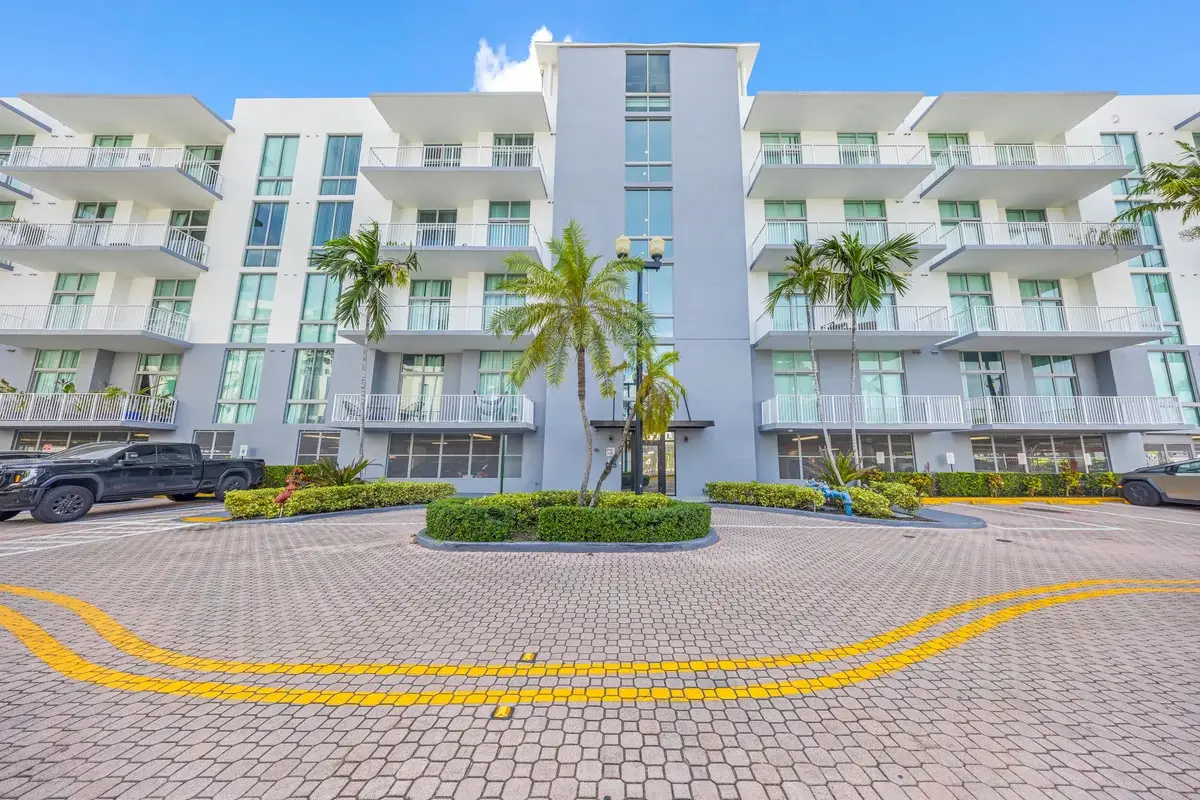 2100 Van Buren St #206, Hollywood: photo 1 of 28