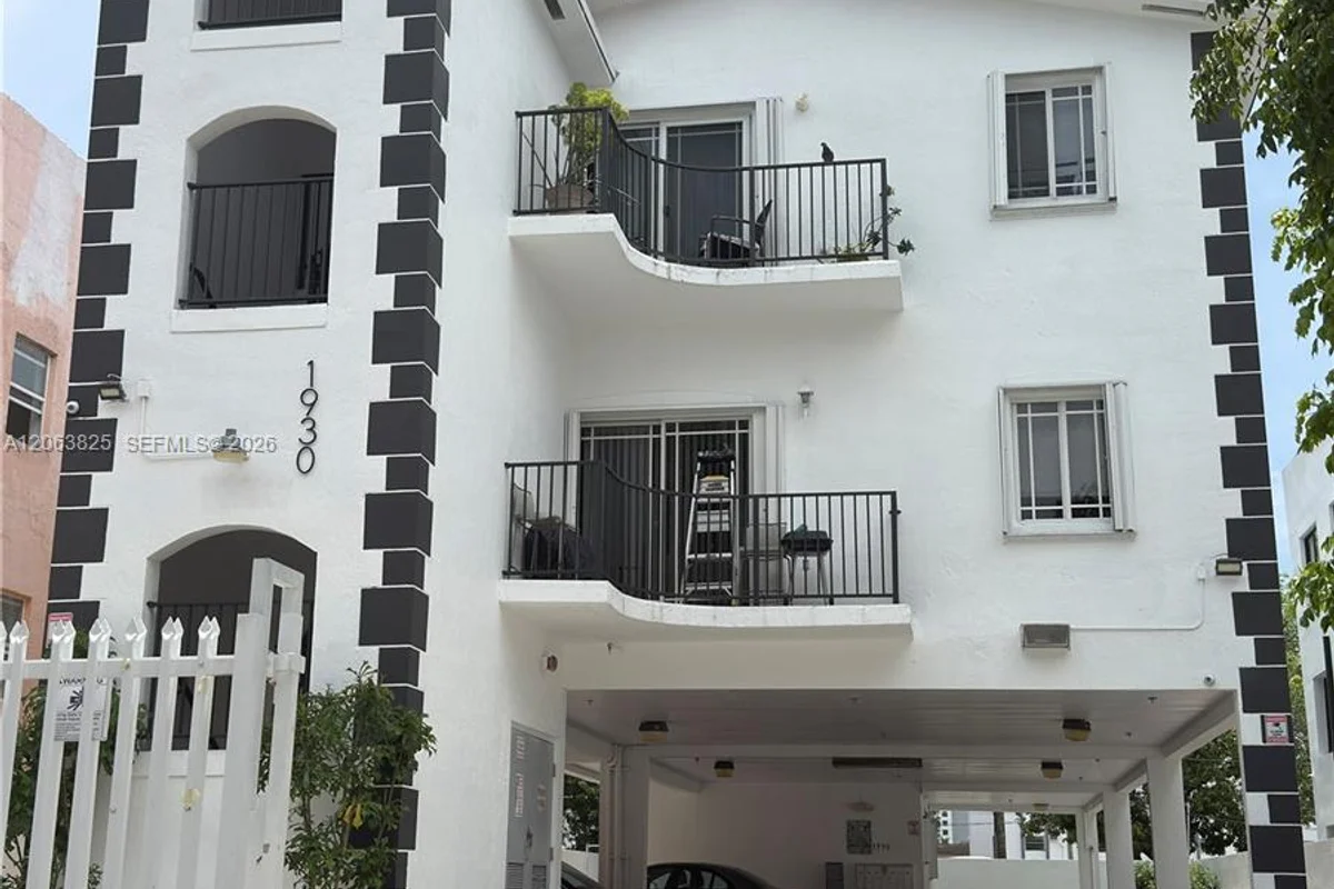 1930 SW 2nd St #3, Miami: photo 1 of 18