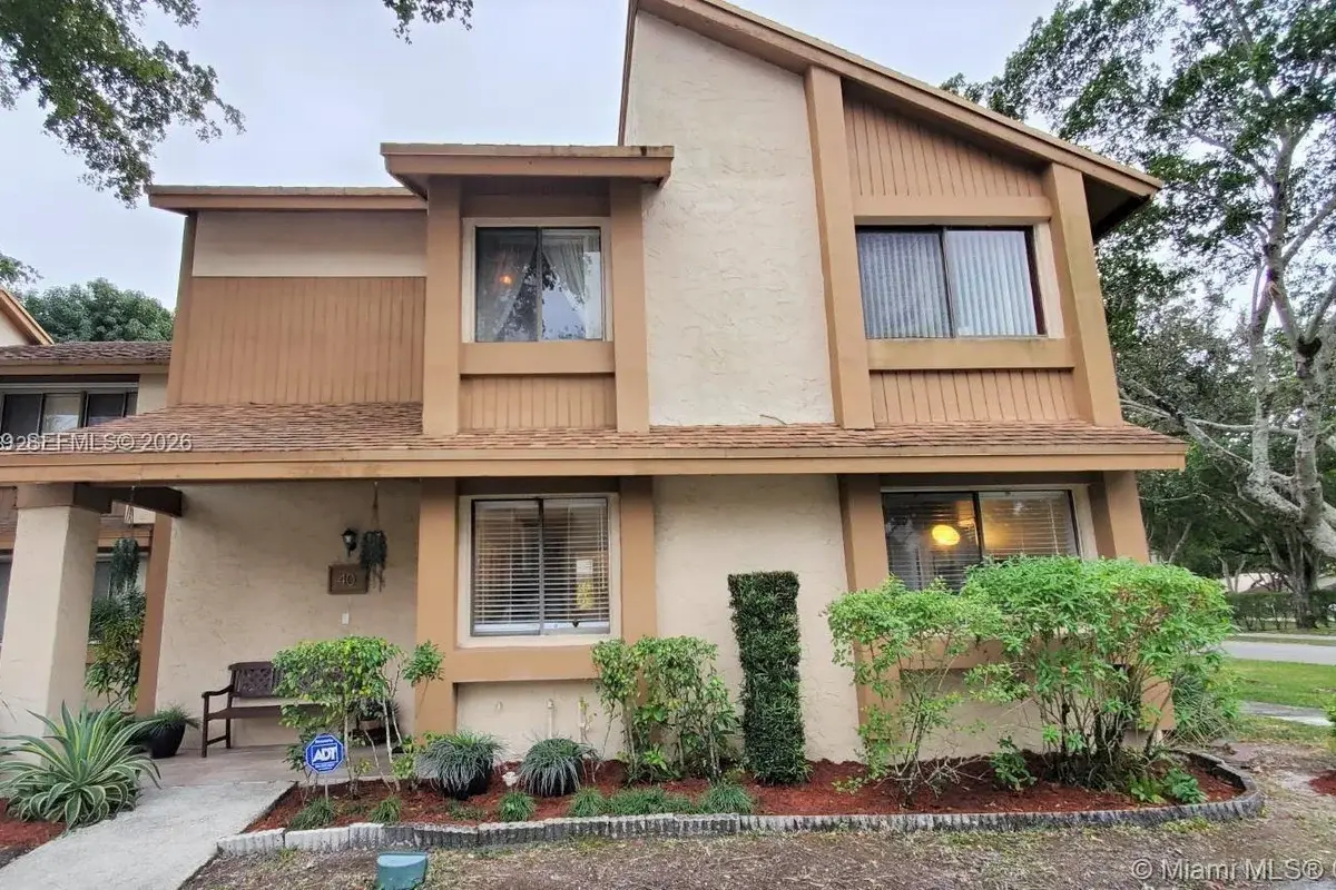 40 Wimbledon Lake Dr #216, Plantation: photo 1 of 15