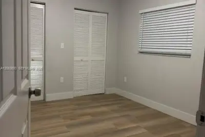 1930 SW 2nd St #1, Miami: photo 1 of 3