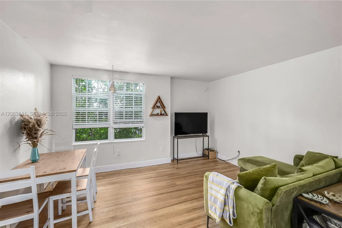 932 7th St #932A, Miami Beach: photo 1 of 21