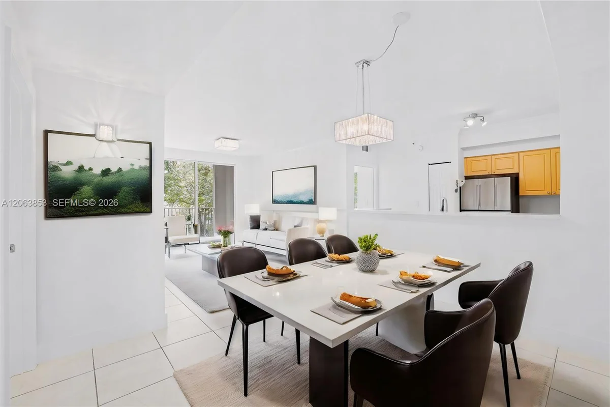 6831 SW 44th St #205, Miami: photo 1 of 32