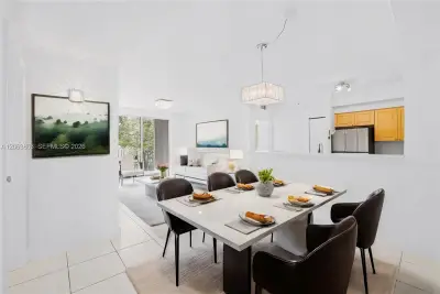 6831 SW 44th St #205, Miami: photo 1 of 32