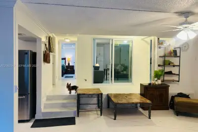 4850 SW 63rd Ter #211, Davie: photo 1 of 4