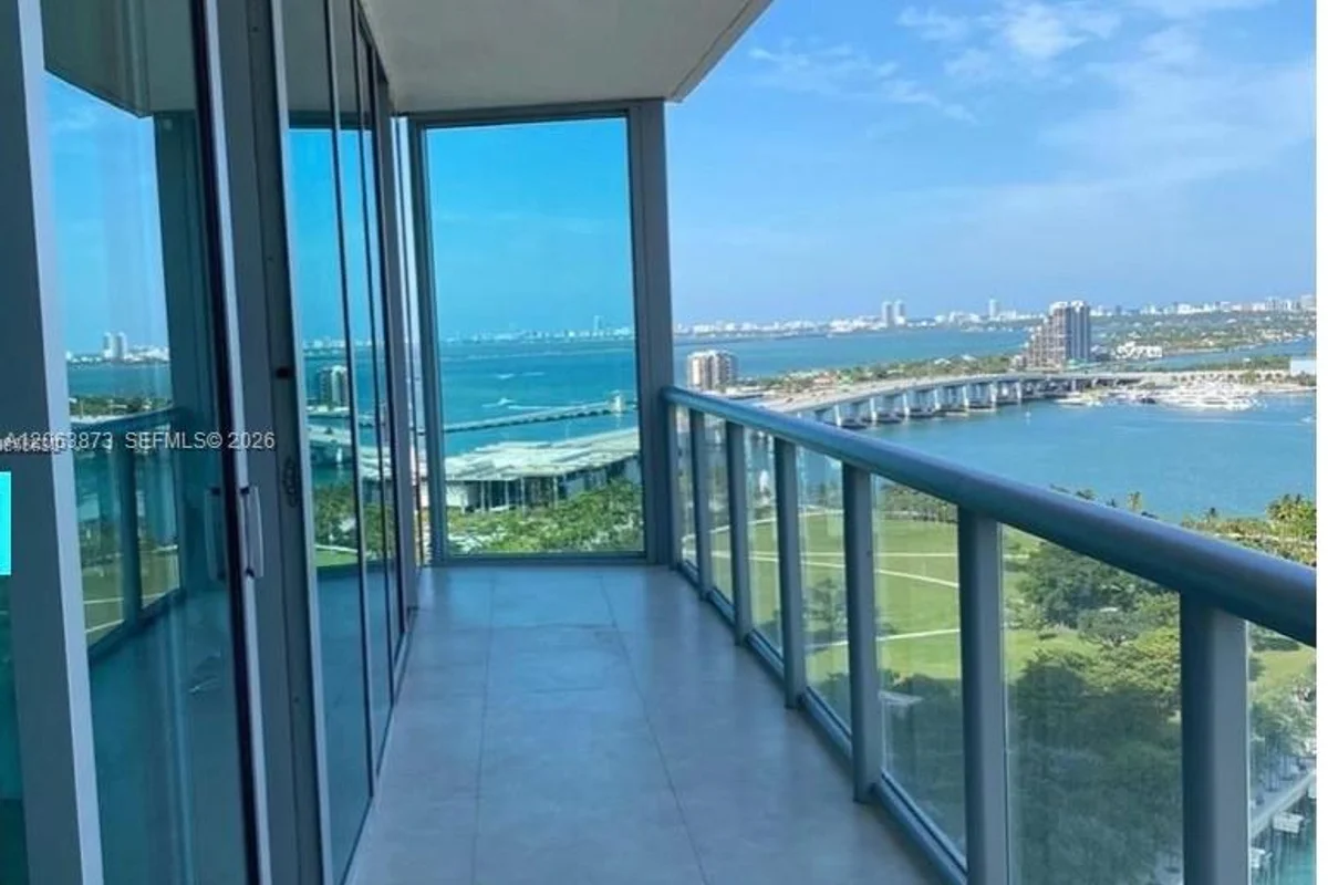 888 Biscayne Blvd #4009, Miami: photo 1 of 8