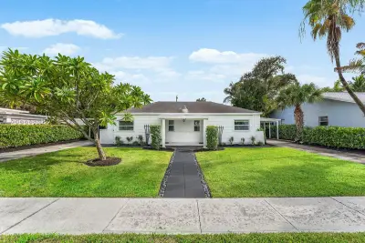 124 Mayfield Rd, Lantana: photo 1 of 46