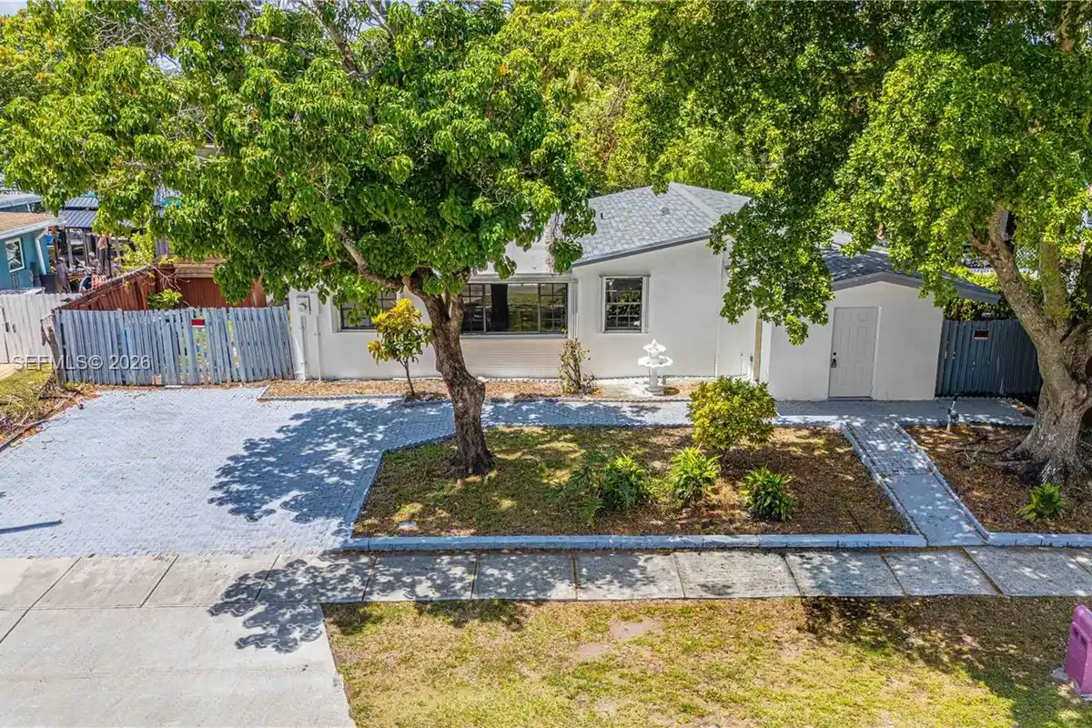 4011 SW 32nd St, West Park: photo 1 of 48