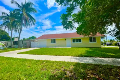 5216 NE 20th Ave, Pompano Beach: photo 1 of 19